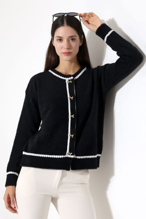 Siyah Çizgi Detaylı Yumuşak Dokulu Triko Hırka BCES-252029