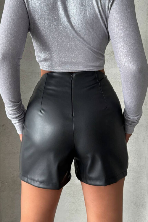 Siyah Dikiş Detaylı Suni Deri Mini Şort BCHN-25W26312