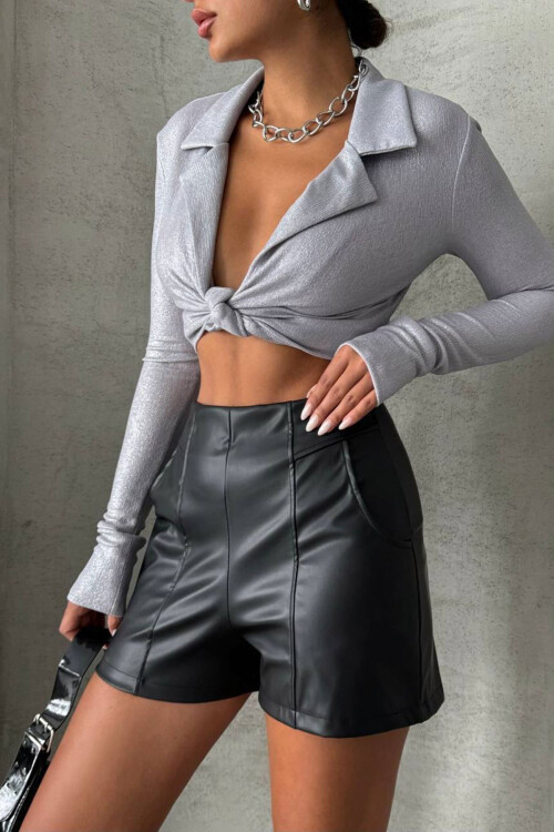 Siyah Dikiş Detaylı Suni Deri Mini Şort BCHN-25W26312