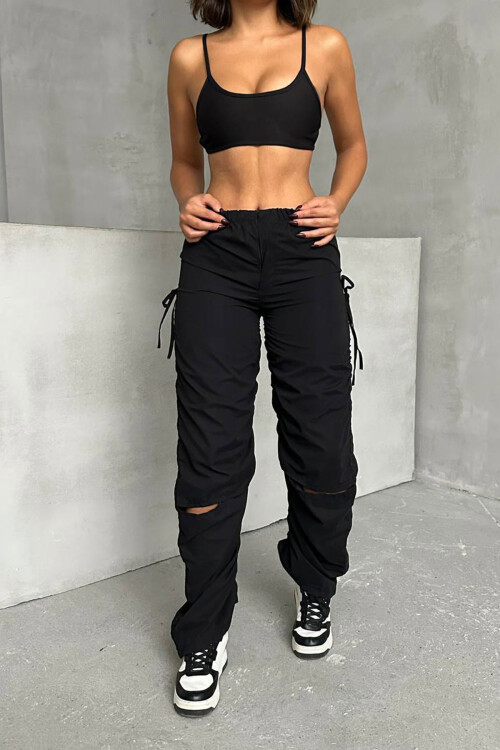 Siyah Dizi Yırtmaçlı Paraşüt Kumaş Tasarım Jogger Pantolon BCHN-25W26704