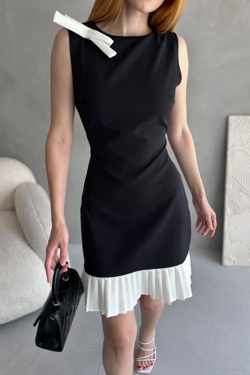 Siyah Fiyonk Detaylı Pileli Mini Elbise