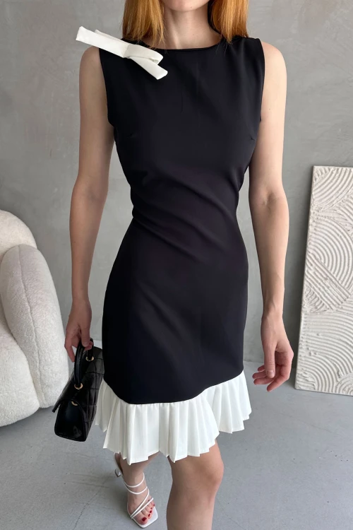 Siyah Fiyonk Detaylı Pileli Mini Elbise