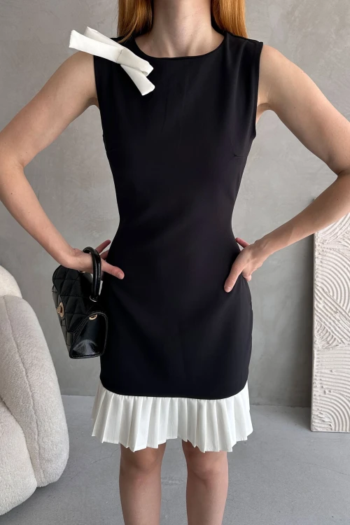 Siyah Fiyonk Detaylı Pileli Mini Elbise