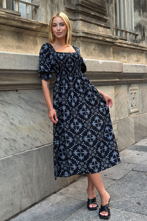 Siyah Kare Yaka Beli Çiçek Desenli Dokuma Yazlık Elbise