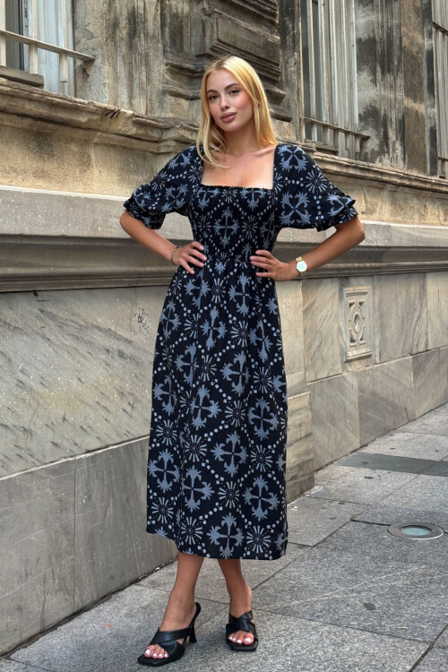 Siyah Kare Yaka Beli Çiçek Desenli Dokuma Yazlık Elbise