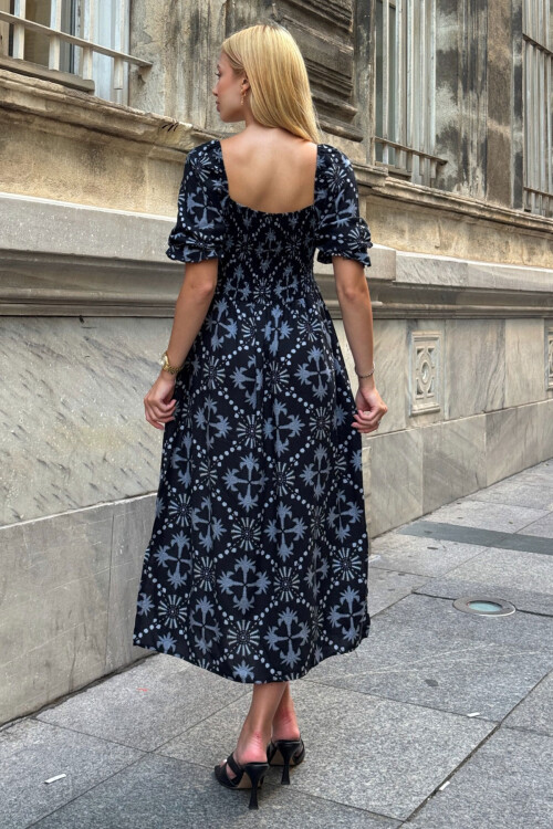 Siyah Kare Yaka Beli Çiçek Desenli Dokuma Yazlık Elbise