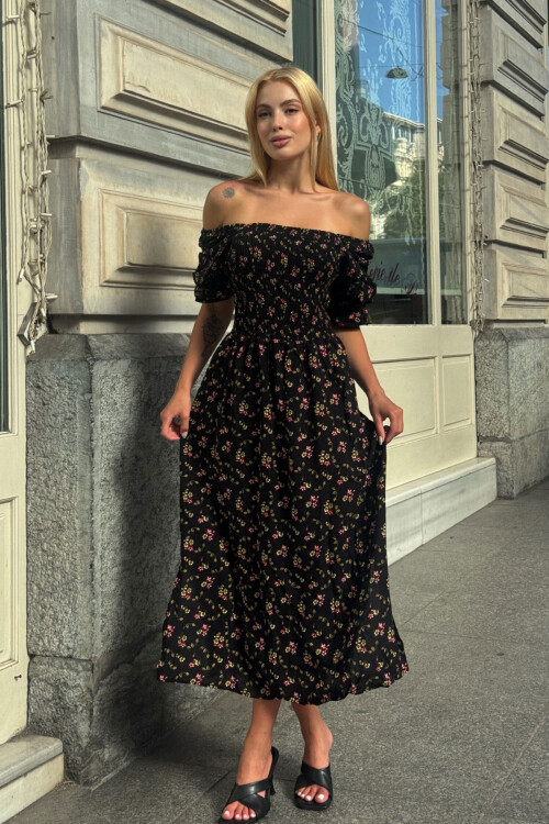 Siyah Kare Yaka Beli Gipeli Çiçek Desenli Dokuma Yazlık Elbise BCVL-25V095