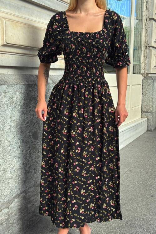 Siyah Kare Yaka Beli Gipeli Çiçek Desenli Dokuma Yazlık Elbise BCVL-25V095