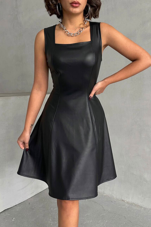 Siyah Kare Yaka Suni Deri Bele Oturan Kloş Elbise BCHN-2526442