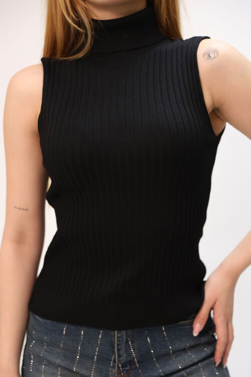 Siyah Kolsuz Boğazlı Triko Bluz BCES-252012