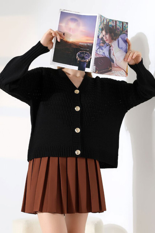 Siyah Motif Desenli Düğmeli Triko Hırka BCES-252027