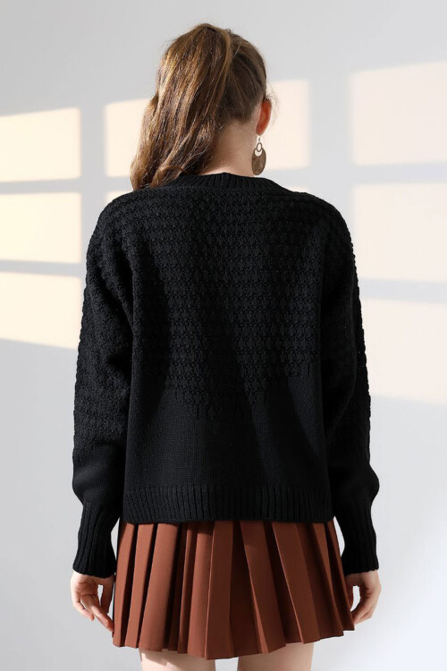 Siyah Motif Desenli Düğmeli Triko Hırka BCES-252027