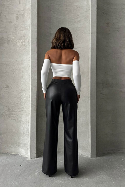 Siyah Önü Dikiş Detaylı Suni Deri Palazzo Pantolon BCHN-2526654