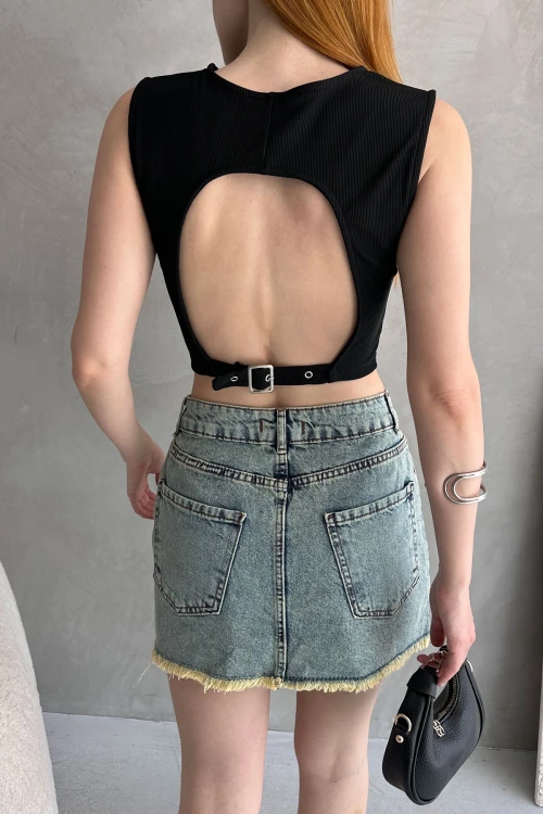 Siyah Sırtı Kemer Detaylı Kaşkorse Crop Bluz