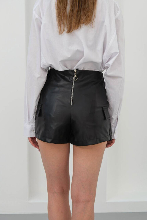 Siyah Tokalı Kapaklı Şort Etek BCHN-25W260107