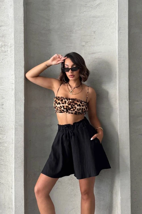 Siyah Volanlı Rahat Kalıp Beli Lastikli Keten Şort BCHN-25255058