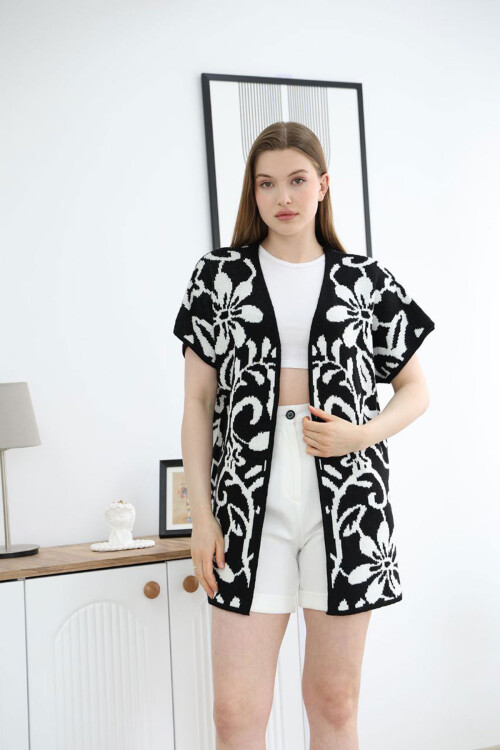 Siyah Yarım Kol Desenli Triko Hırka BCES-252007