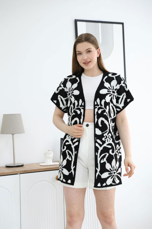 Siyah Yarım Kol Desenli Triko Hırka BCES-252007