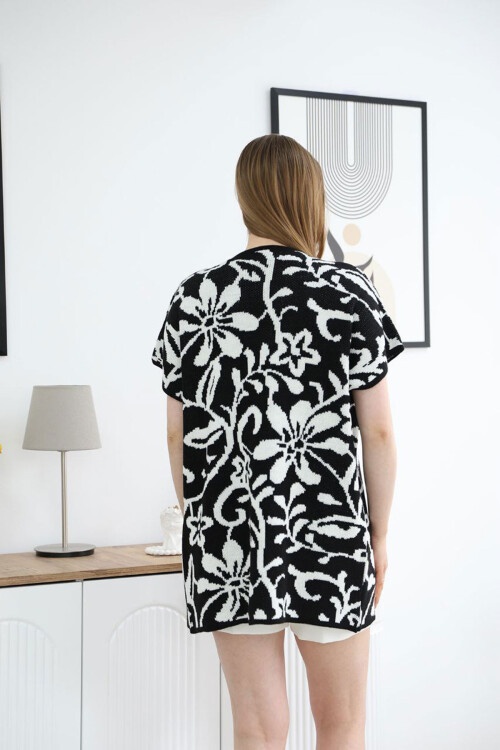 Siyah Yarım Kol Desenli Triko Hırka BCES-252007