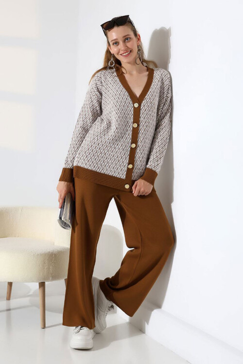 Tarçın Kahve V Yaka Düğmeli Hırka Ve Pantolon Alt Üst Triko Takım BCES-252011