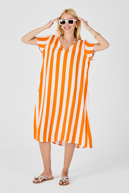 Turuncu V Yaka Kısa Kollu Rahat Kesim Elbise