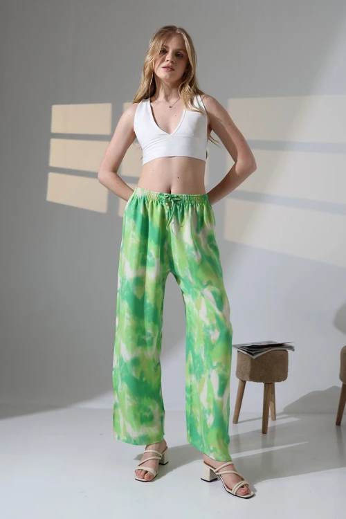 Yeşil Batik Desenli Viscon Yazlık Dokuma Pantolon BCBT-251008