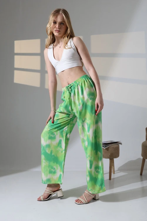 Yeşil Batik Desenli Viscon Yazlık Dokuma Pantolon BCBT-251008