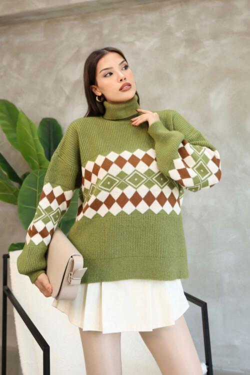 Yeşil Boğazlı Desenli Triko Kazak BCES-252010