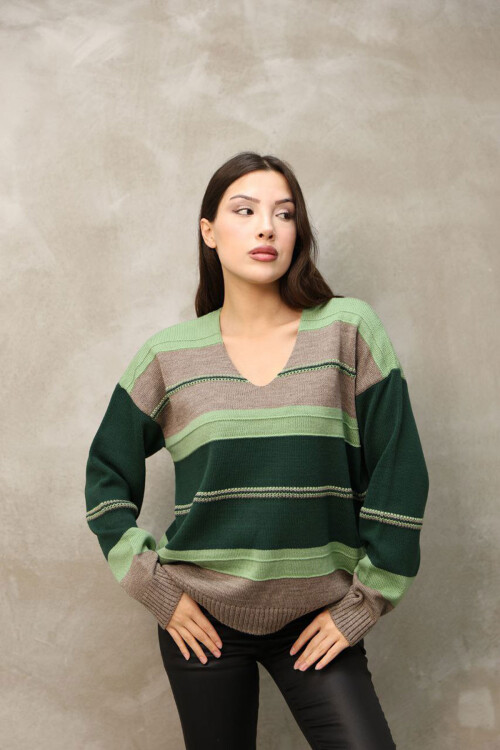 Yeşil V Yaka Çizgi Bloklu Triko Kazak BCES-252018