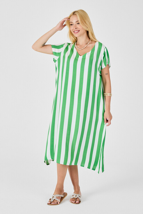 Yeşil V Yaka Kısa Kollu Rahat Kesim Elbise