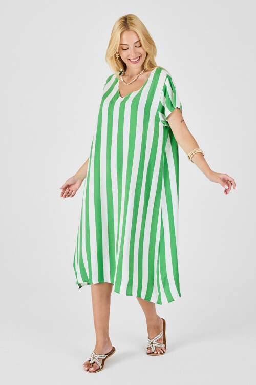 Yeşil V Yaka Kısa Kollu Rahat Kesim Elbise