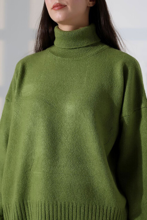 Zeytin Yeşili Boğazlı Yumuşak Dokulu Triko Kazak BCES-252023