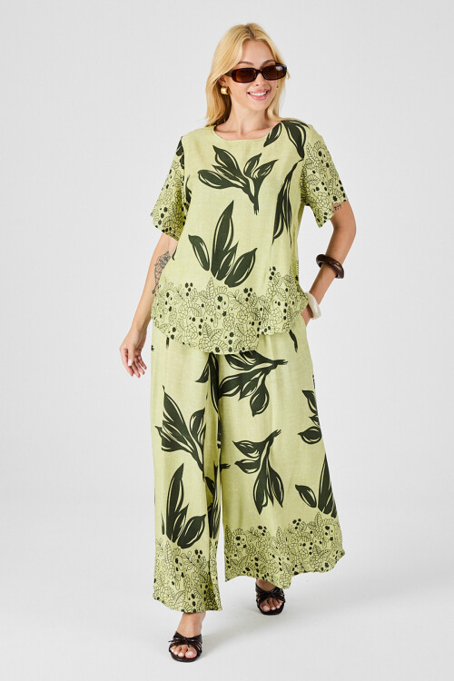 Zeytin Yeşili Yaprak Desenli Oversize Bluz Ve Bol Paça Pantolon Takım