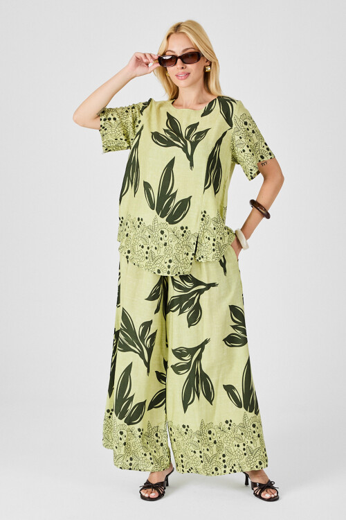 Zeytin Yeşili Yaprak Desenli Oversize Bluz Ve Bol Paça Pantolon Takım