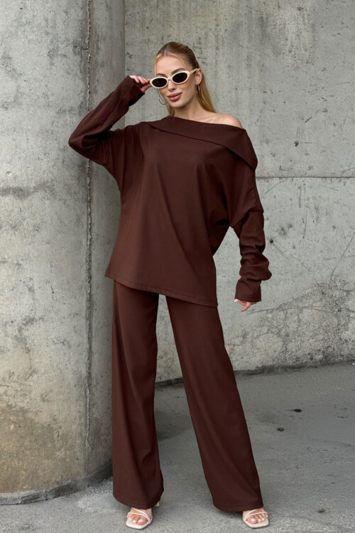 Acı Kahve Düşük Yaka Rahat Kesim Yumuşak Dokulu Bluz Ve Pantolon Alt Üst Takım