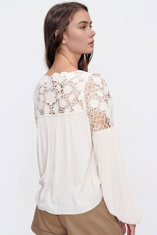 Açık Bej Örgü Motifli Dokuma Bluz BCHESQ-251121