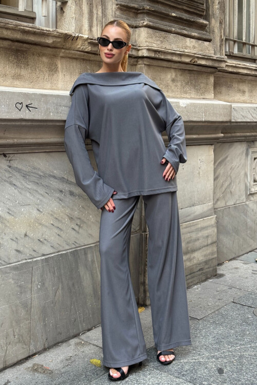 Antrasit Düşük Yaka Rahat Kesim Yumuşak Dokulu Bluz Ve Pantolon Alt Üst Takım