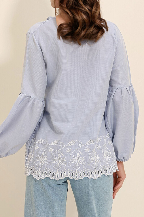 Bebe Mavi Önü Nakışlı Yakası Püsküllü Balon Kol Dokuma Bluz BCHESQ-251032