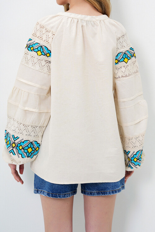 Bej Bisiklet Yaka Fisto Ve Nakış İşlemeli Balon Kol Ham Keten Bluz BCHESQ-251078