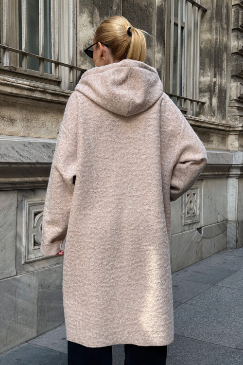 Bej Çift Cepli Kapüşonlu Uzun Kışlık Buklet Ceket BCVL-25V221