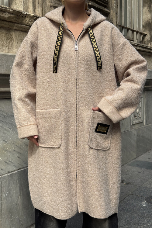 Bej Çift Cepli Kapüşonlu Uzun Kışlık Buklet Ceket BCVL-25V221