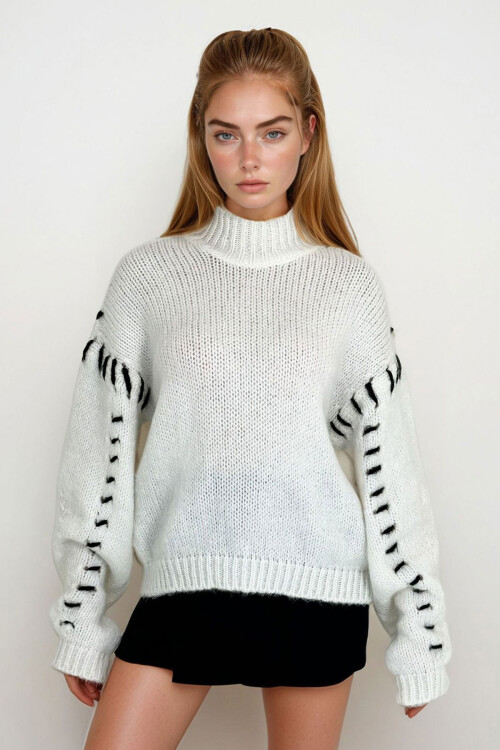 Beyaz Bloklu Triko Kazak BCHESQ-251132