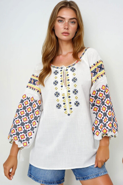 Beyaz Geniş Yaka Nakış İşlemil Yazlık Keten Bluz BCHESQ-251079