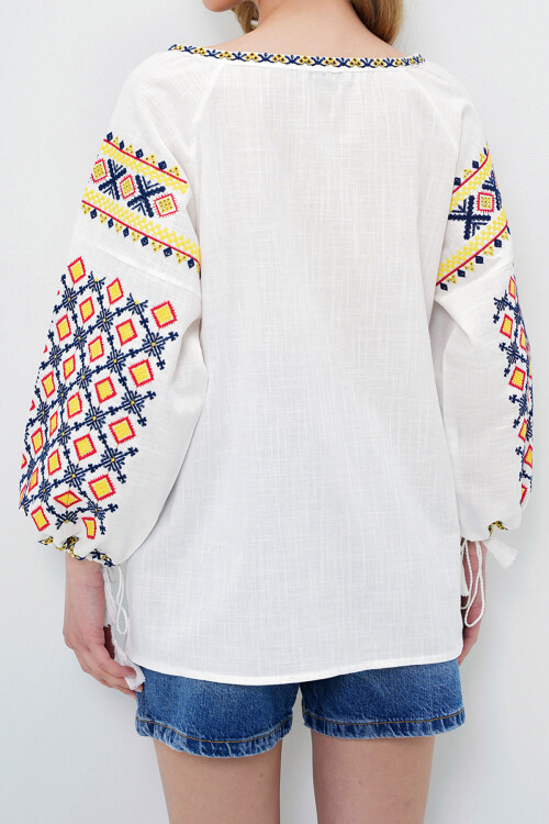 Beyaz Geniş Yaka Nakış İşlemil Yazlık Keten Bluz BCHESQ-251079