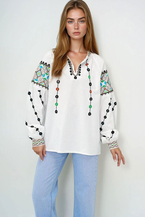 Beyaz Hakim Yaka Nakış İşlemeli Keten Bluz BCHESQ-251077