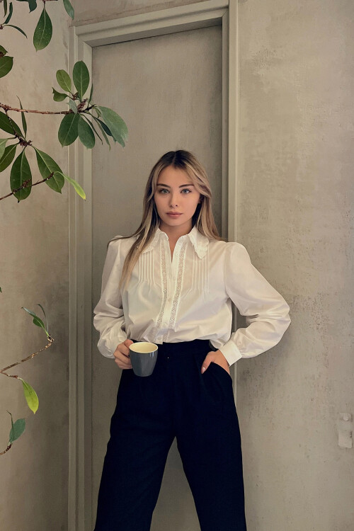 Beyaz Yakası Fisto Nervürlü Pamuklu Dokuma Gömlek BCHESQ-251044