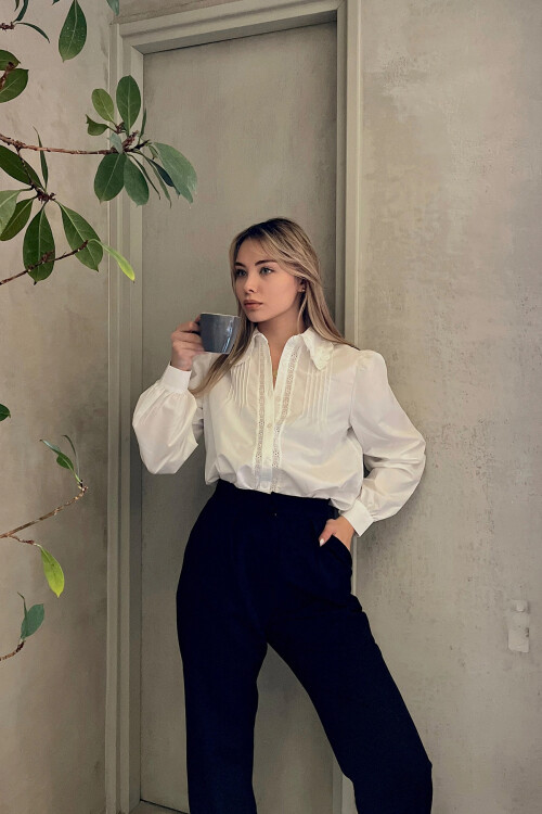 Beyaz Yakası Fisto Nervürlü Pamuklu Dokuma Gömlek BCHESQ-251044