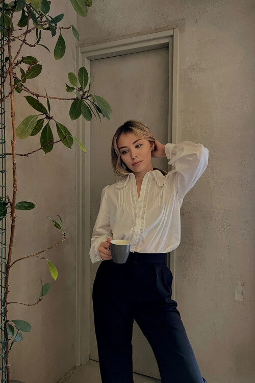 Beyaz Yakası Fisto Nervürlü Pamuklu Dokuma Gömlek BCHESQ-251044