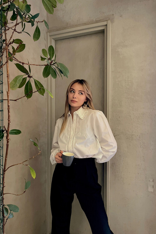 Beyaz Yakası Fisto Nervürlü Pamuklu Dokuma Gömlek BCHESQ-251044