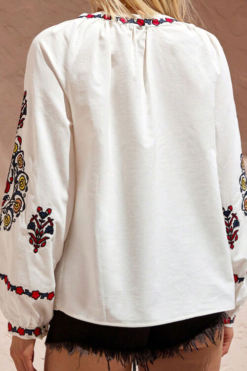 Beyaz Yırtmaç Yaka Balon Kol Nakışlı Dokuma Bluz BCHESQ-251049